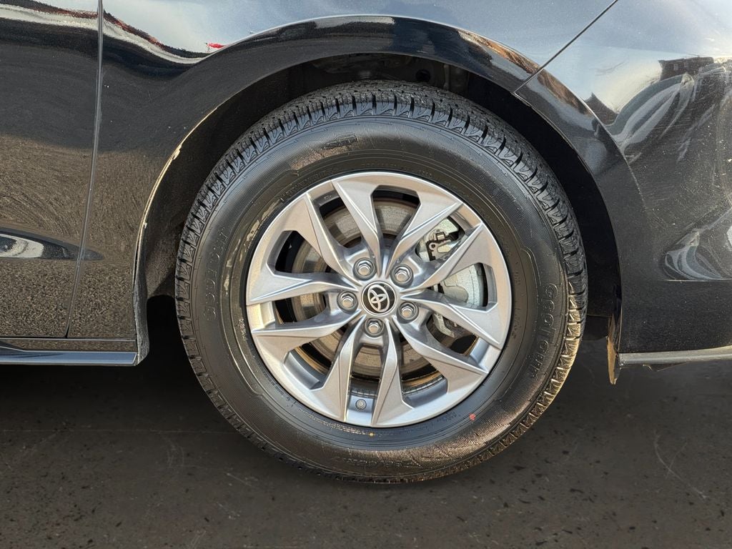 2025 Toyota Sienna LE 8 Passenger