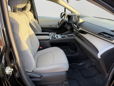 2025 Toyota Sienna LE 8 Passenger