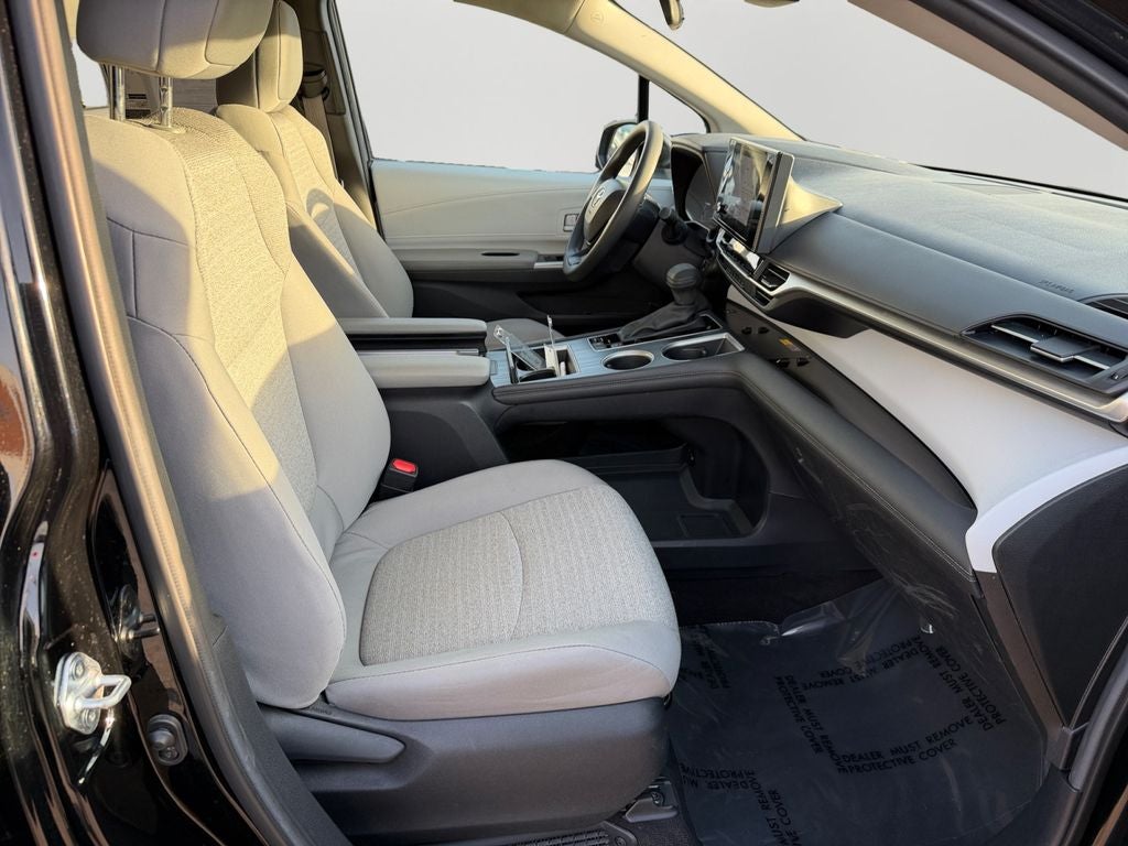 2025 Toyota Sienna LE 8 Passenger