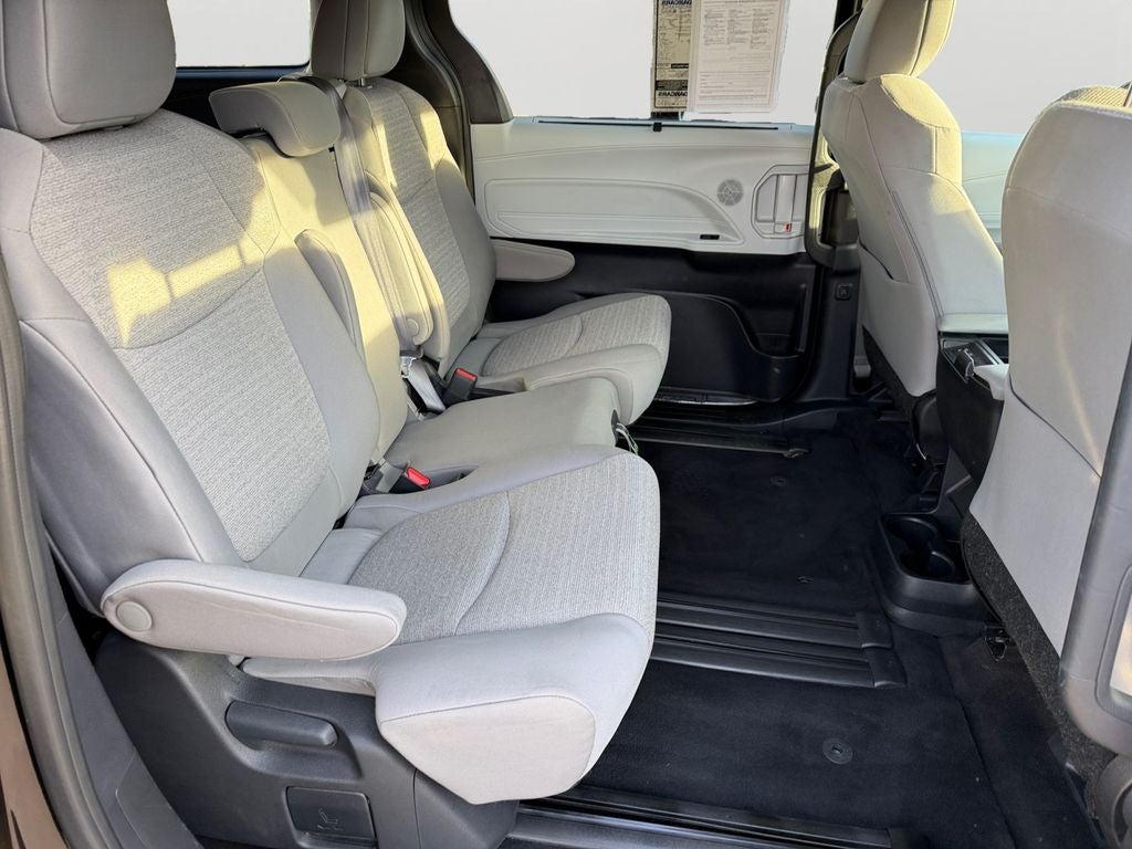 2025 Toyota Sienna LE 8 Passenger