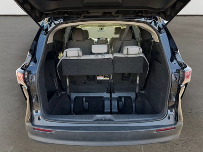 2025 Toyota Sienna LE 8 Passenger