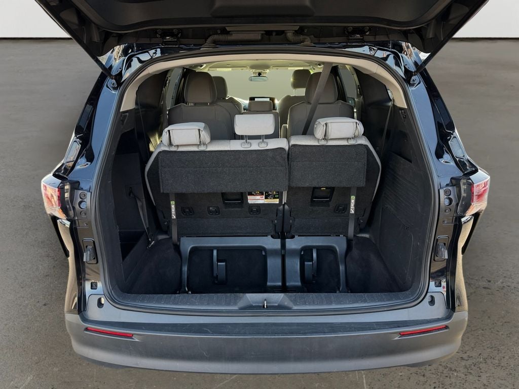 2025 Toyota Sienna LE 8 Passenger