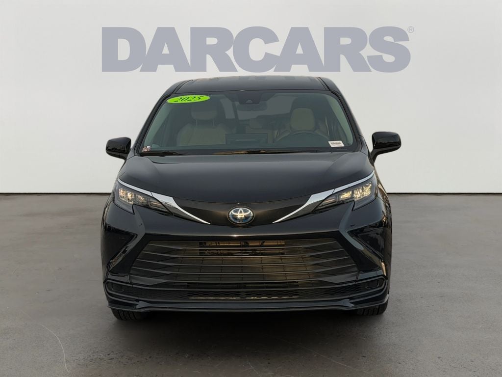 2025 Toyota Sienna LE 8 Passenger
