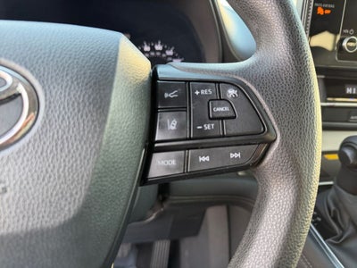 2025 Toyota Sienna LE 8 Passenger