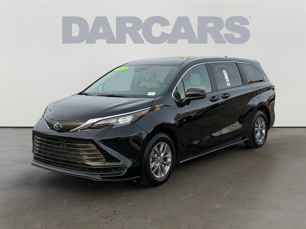 2025 Toyota Sienna LE 8 Passenger