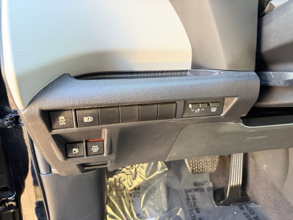 2025 Toyota Sienna LE 8 Passenger