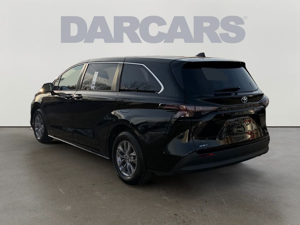 2025 Toyota Sienna LE 8 Passenger