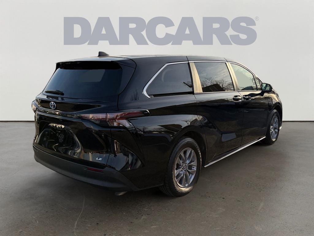 2025 Toyota Sienna LE 8 Passenger