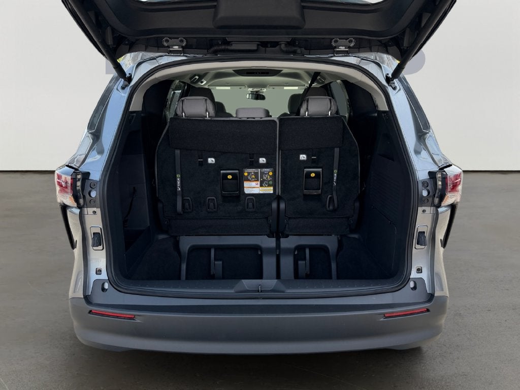 2026 Toyota Sienna LE 8 Passenger