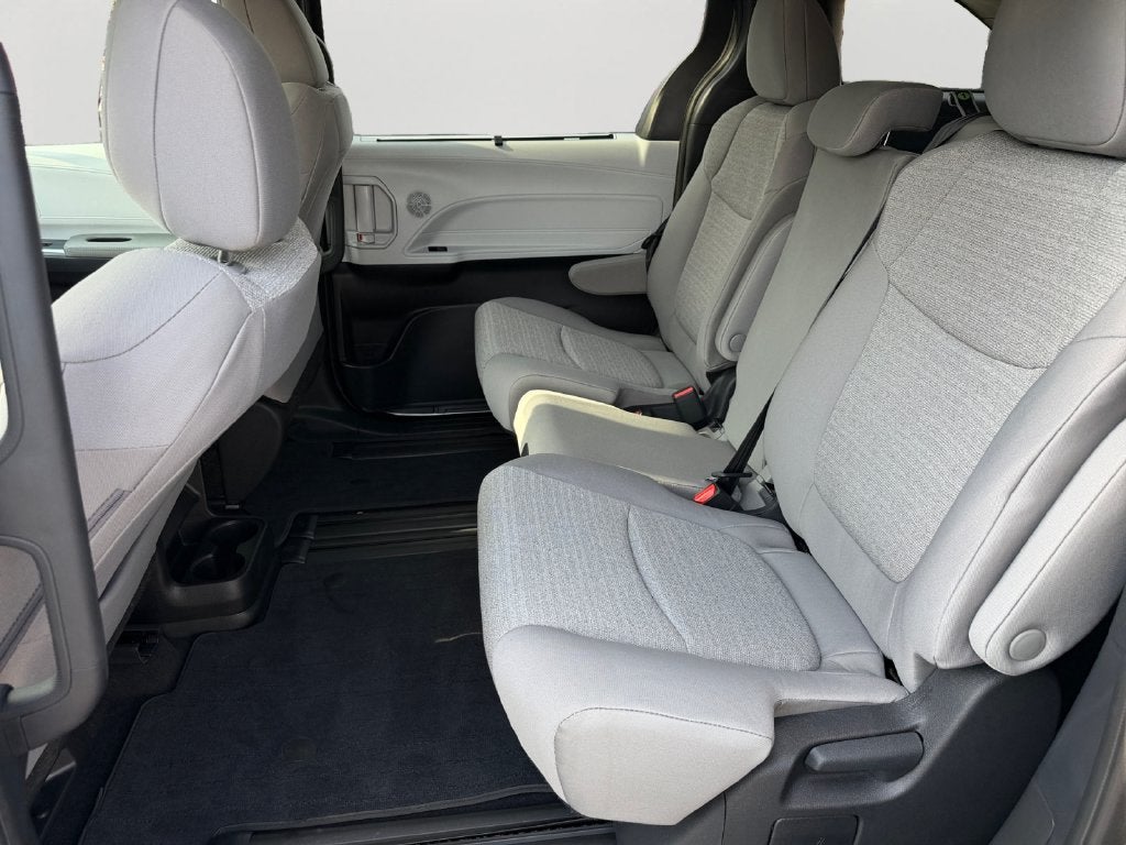 2026 Toyota Sienna LE 8 Passenger