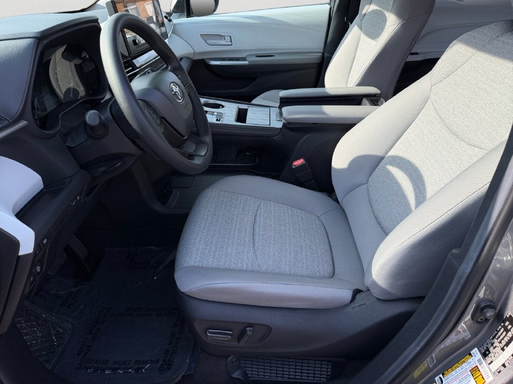 2026 Toyota Sienna LE 8 Passenger