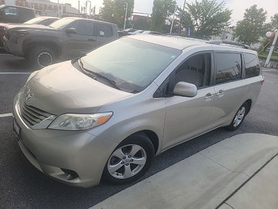 2017 Toyota Sienna LE 8 Passenger
