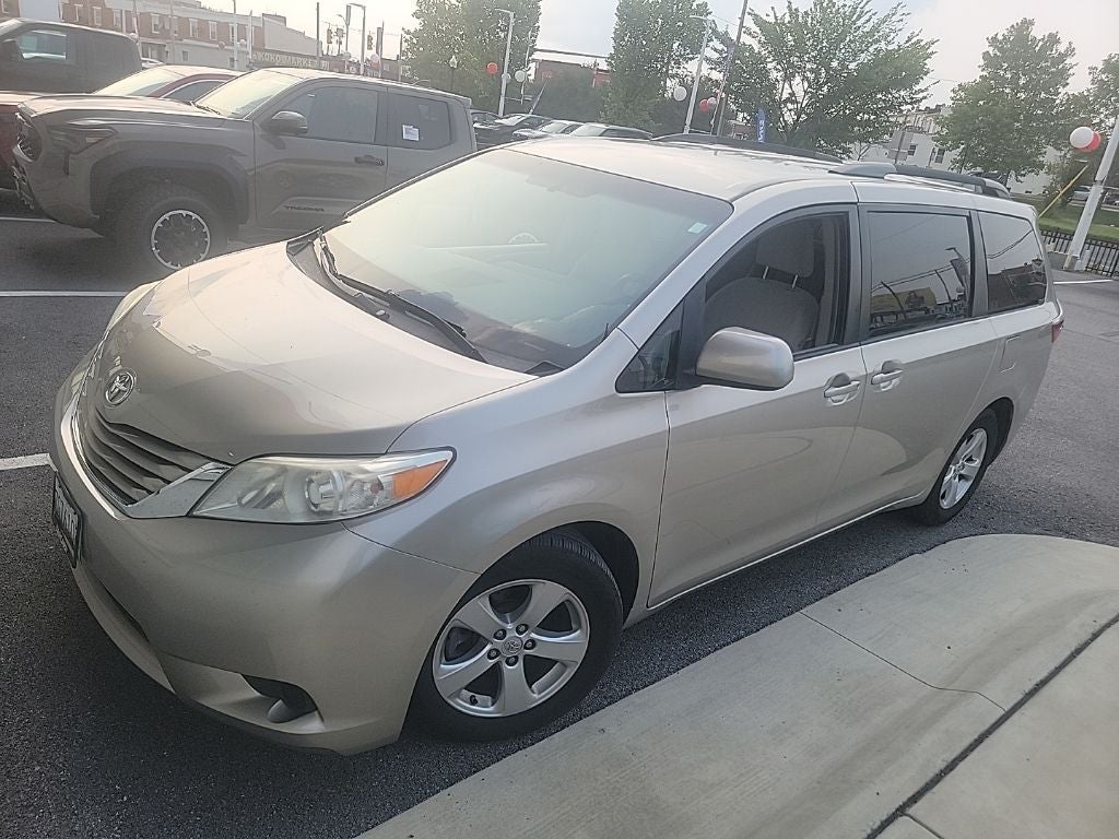 2017 Toyota Sienna LE 8 Passenger