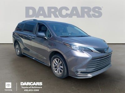 2025 Toyota Sienna XLE 8 Passenger / 1 OWNER / CLEAN CARFAX