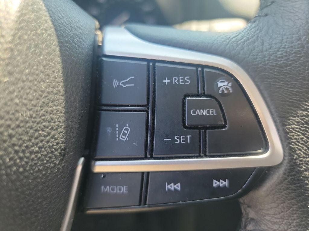 2025 Toyota Sienna XLE 8 Passenger / 1 OWNER / CLEAN CARFAX