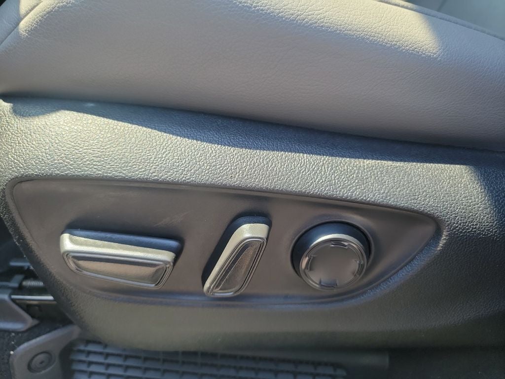 2025 Toyota Sienna XLE 8 Passenger / 1 OWNER / CLEAN CARFAX