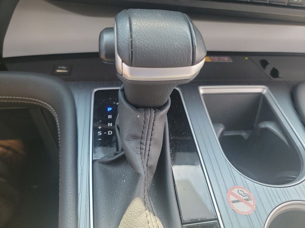 2025 Toyota Sienna XLE 8 Passenger / 1 OWNER / CLEAN CARFAX