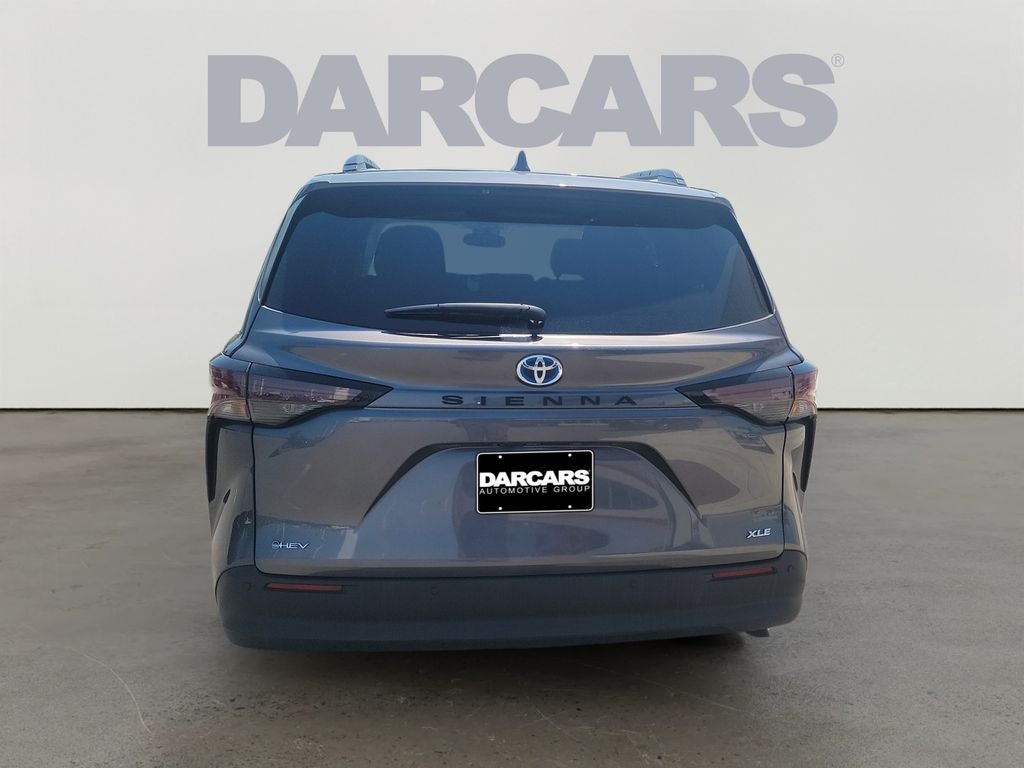 2025 Toyota Sienna XLE 8 Passenger / 1 OWNER / CLEAN CARFAX
