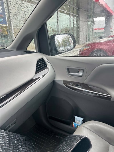 2017 Toyota Sienna XLE 8 Passenger