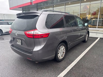 2017 Toyota Sienna XLE 8 Passenger