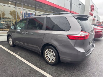 2017 Toyota Sienna XLE 8 Passenger