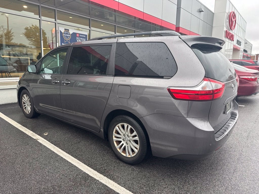 2017 Toyota Sienna XLE 8 Passenger