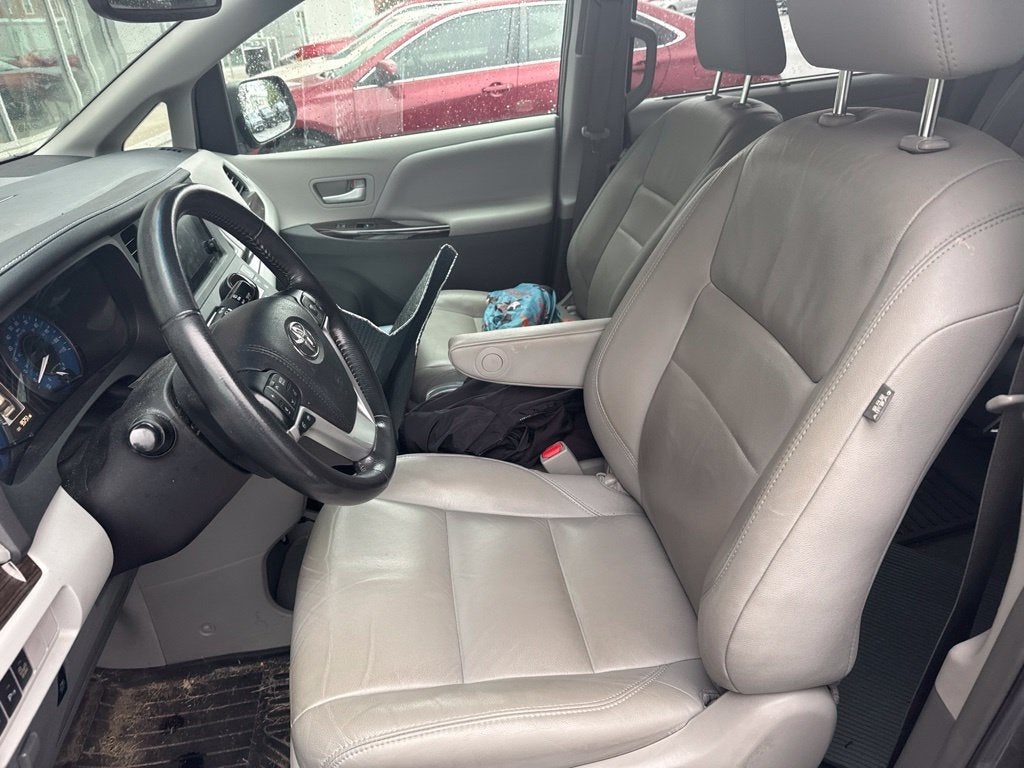 2017 Toyota Sienna XLE 8 Passenger