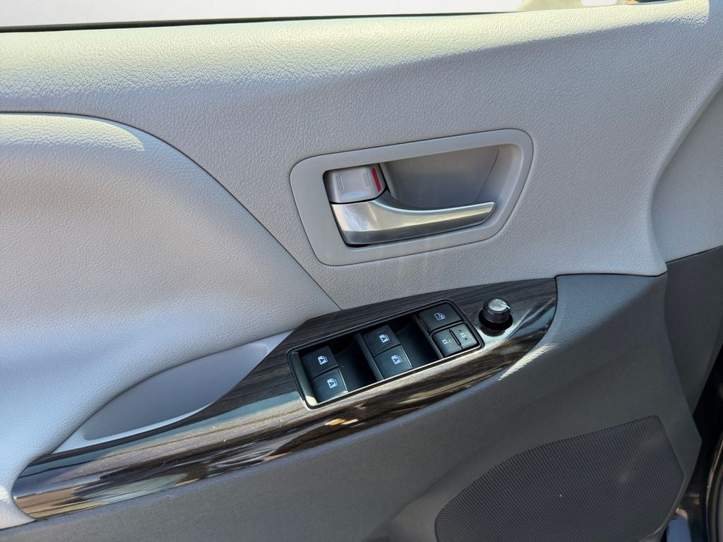 2020 Toyota Sienna XLE 8 Passenger