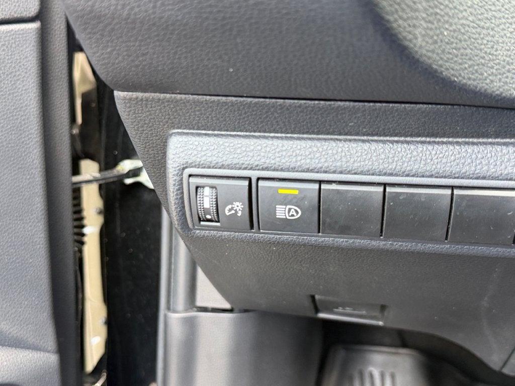 2025 Toyota Corolla LE W/Apple Carplay