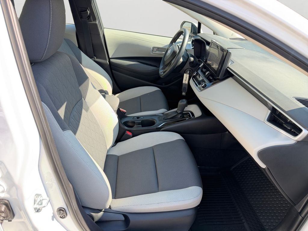 2025 Toyota Corolla LE 1 OWNER / CLEAN CARFAX