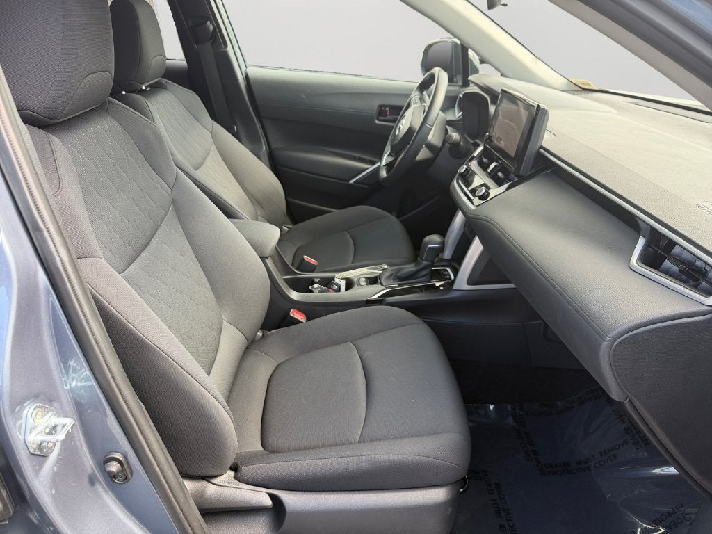 2025 Toyota Corolla Cross LE w/Apple Carplayc