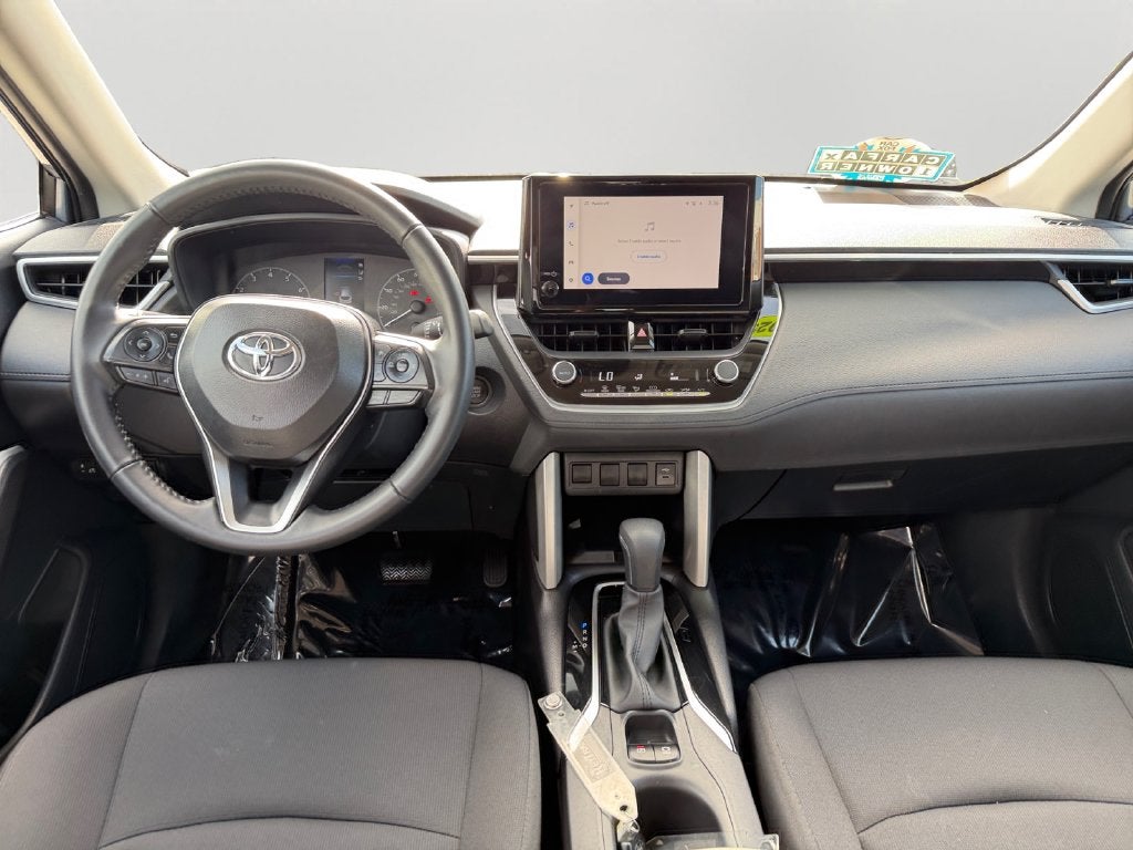 2025 Toyota Corolla Cross LE w/Apple Carplayc