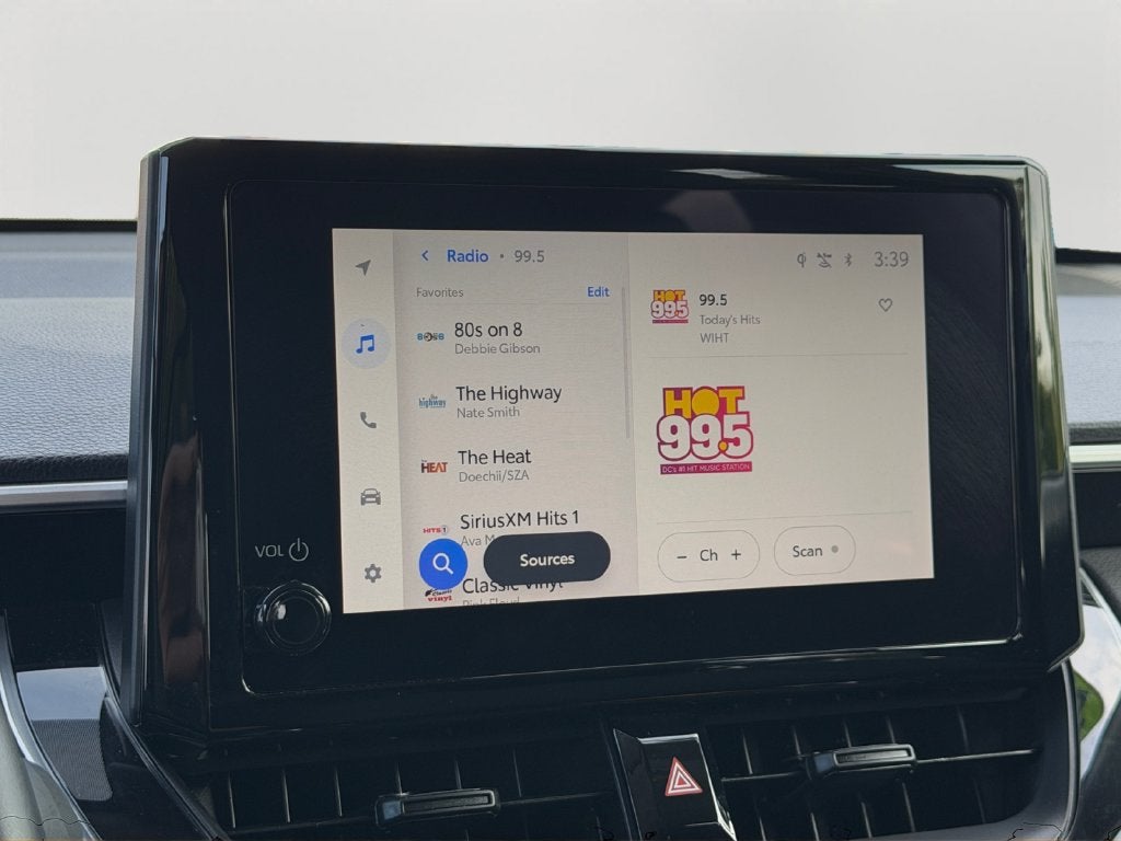 2025 Toyota Corolla Cross LE w/Apple Carplayc