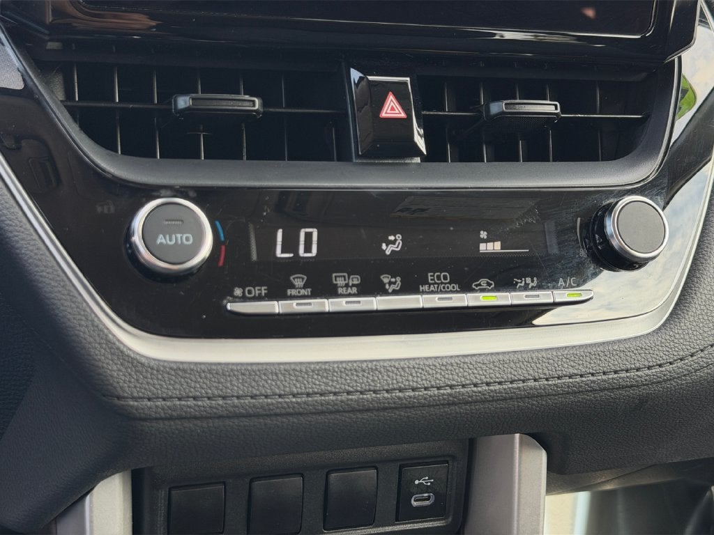 2025 Toyota Corolla Cross LE w/Apple Carplayc