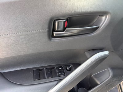 2025 Toyota Corolla Cross LE w/Apple Carplayc