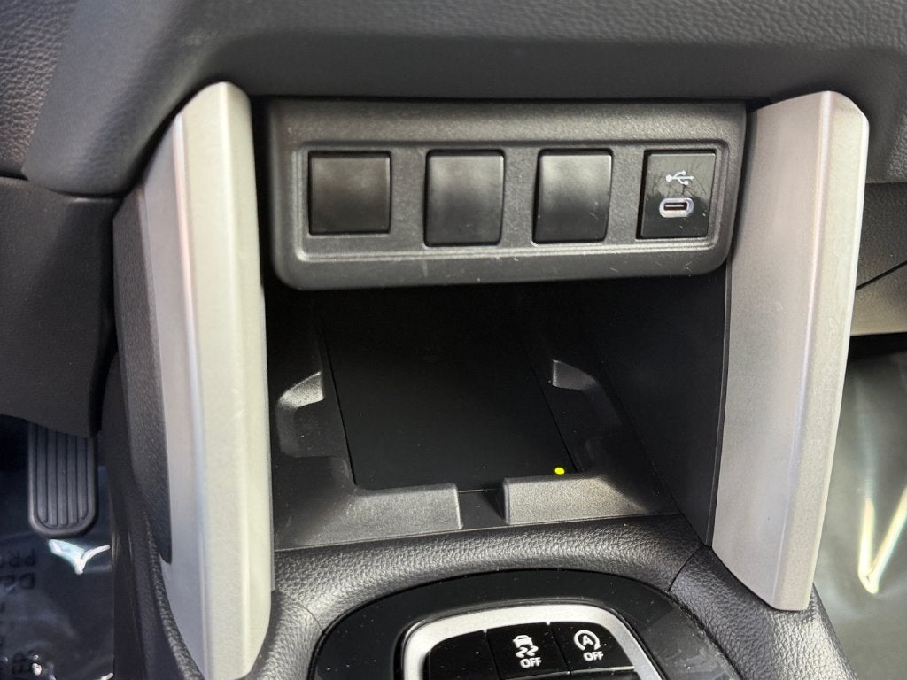 2025 Toyota Corolla Cross LE w/Apple Carplayc