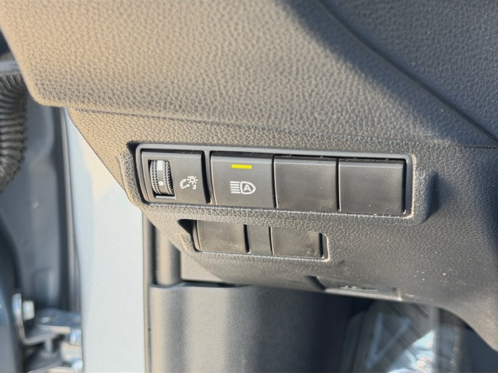 2025 Toyota Corolla Cross LE w/Apple Carplayc