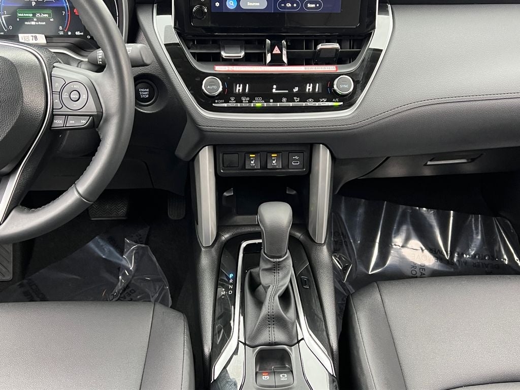 2025 Toyota Corolla Cross XLE
