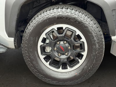 2025 Toyota 4Runner TRD Off-Road Premium SUNROOF / NAV / LOW MILES / GREAT VALUE ON CARFAX