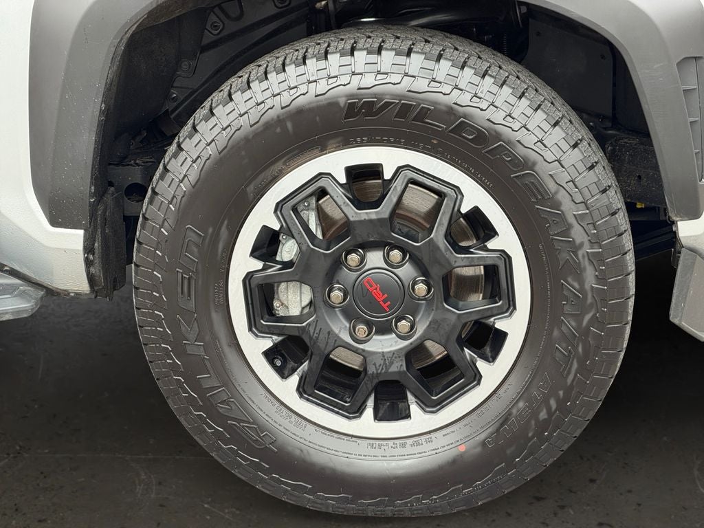 2025 Toyota 4Runner TRD Off-Road Premium SUNROOF / NAV / LOW MILES / GREAT VALUE ON CARFAX