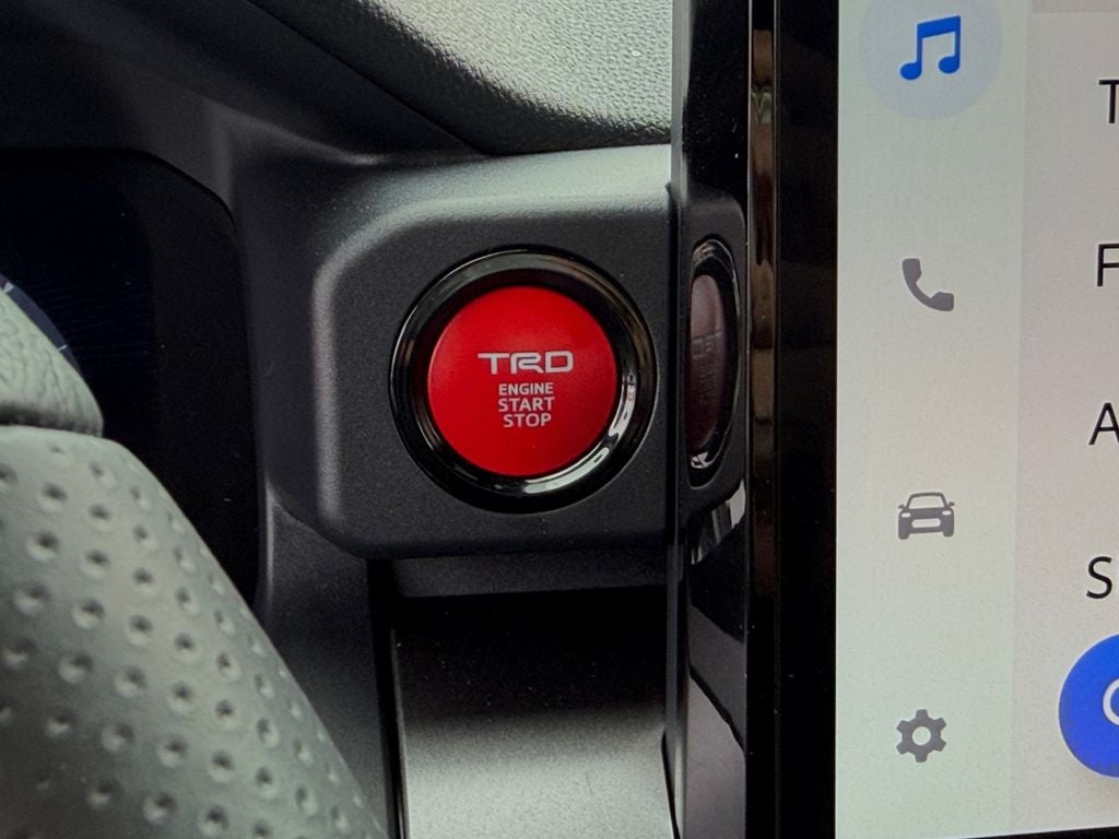 2025 Toyota 4Runner TRD Off-Road Premium SUNROOF / NAV / LOW MILES / GREAT VALUE ON CARFAX