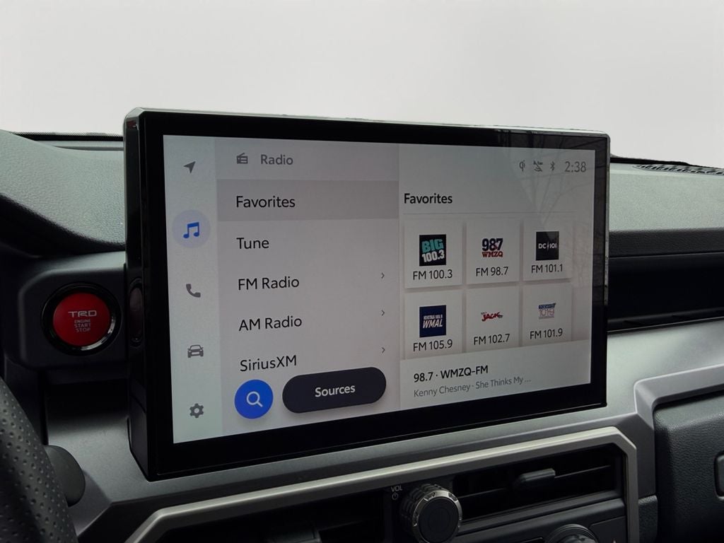 2025 Toyota 4Runner TRD Off-Road Premium SUNROOF / NAV / LOW MILES / GREAT VALUE ON CARFAX