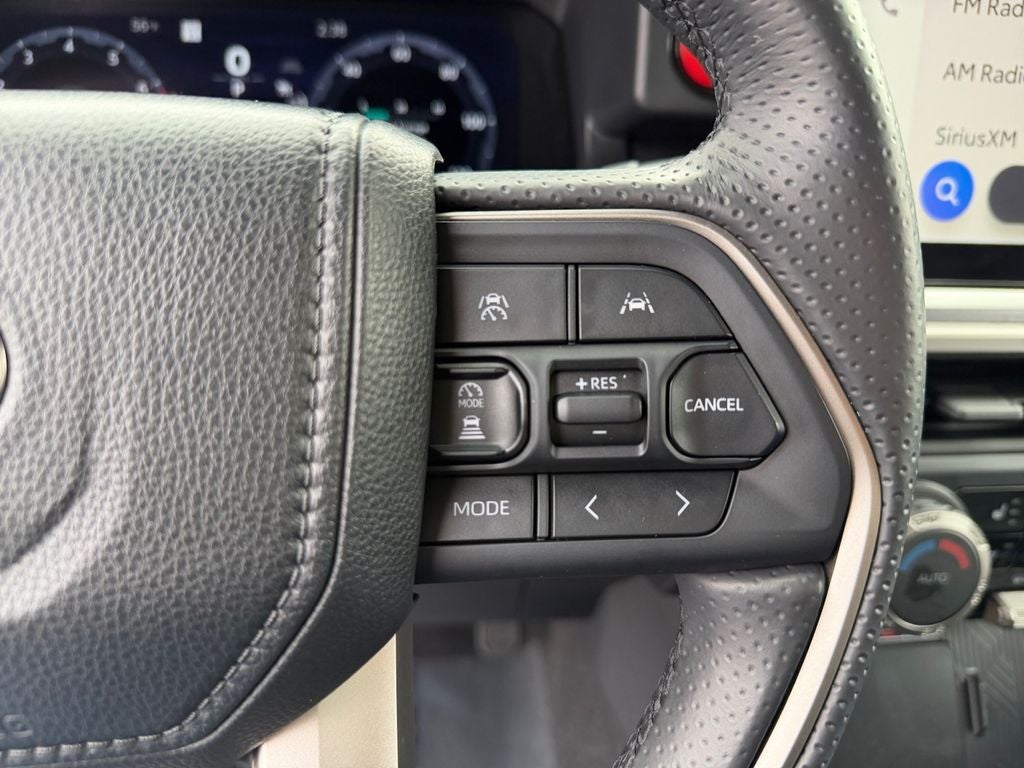 2025 Toyota 4Runner TRD Off-Road Premium SUNROOF / NAV / LOW MILES / GREAT VALUE ON CARFAX