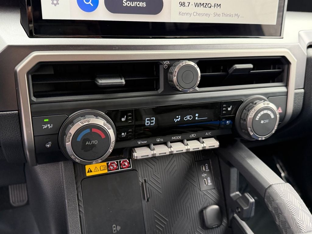 2025 Toyota 4Runner TRD Off-Road Premium SUNROOF / NAV / LOW MILES / GREAT VALUE ON CARFAX