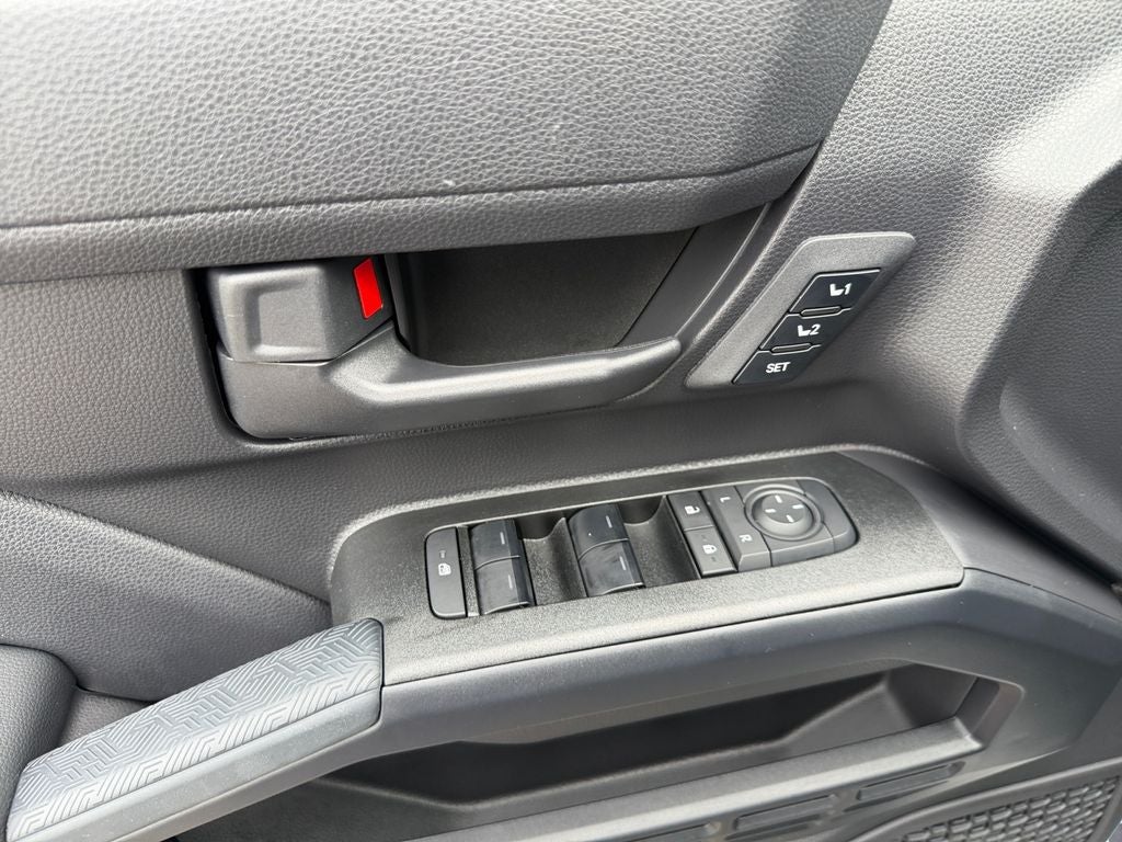 2025 Toyota 4Runner TRD Off-Road Premium SUNROOF / NAV / LOW MILES / GREAT VALUE ON CARFAX