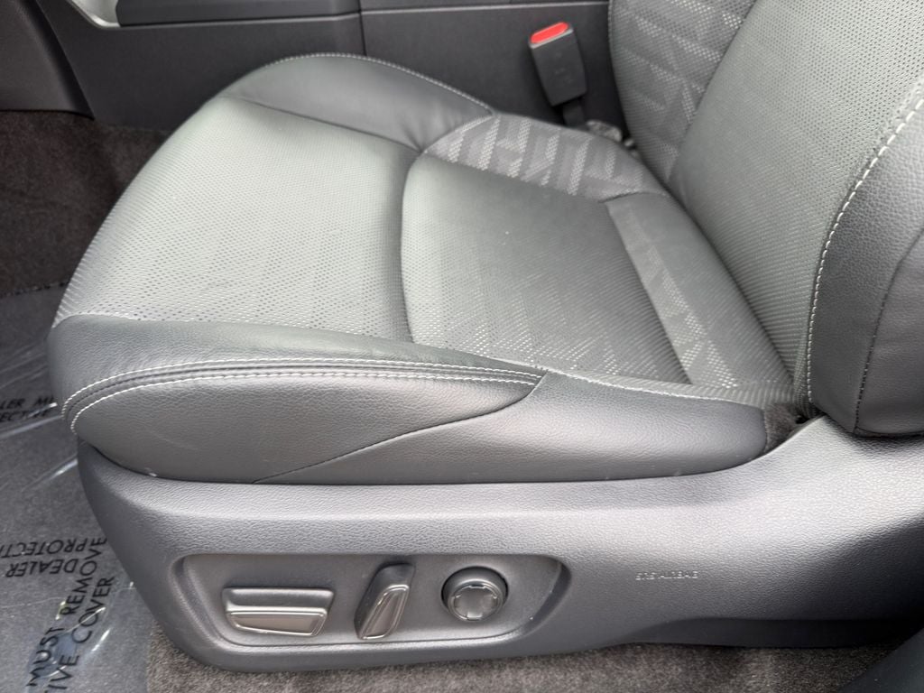 2025 Toyota 4Runner TRD Off-Road Premium SUNROOF / NAV / LOW MILES / GREAT VALUE ON CARFAX