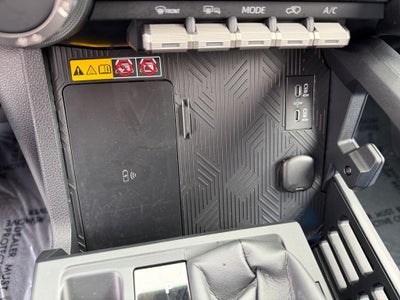 2025 Toyota 4Runner TRD Off-Road Premium SUNROOF / NAV / LOW MILES / GREAT VALUE ON CARFAX