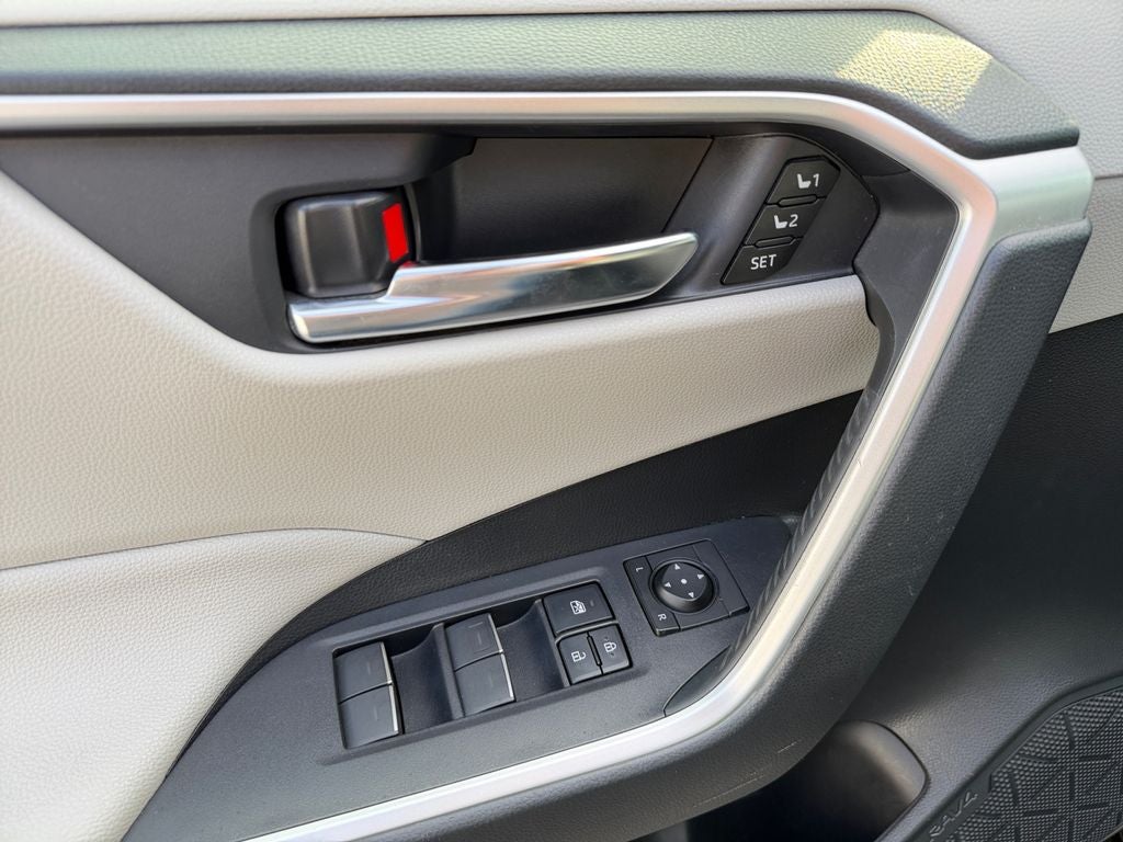 2023 Toyota RAV4 Hybrid XLE Premium 1 OWNER / CLEAN CARFAX