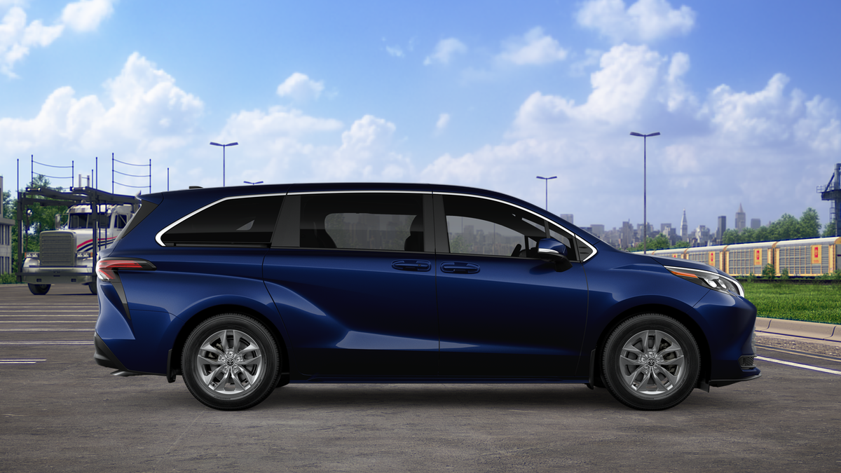 2026 Toyota Sienna LE 8 Passenger