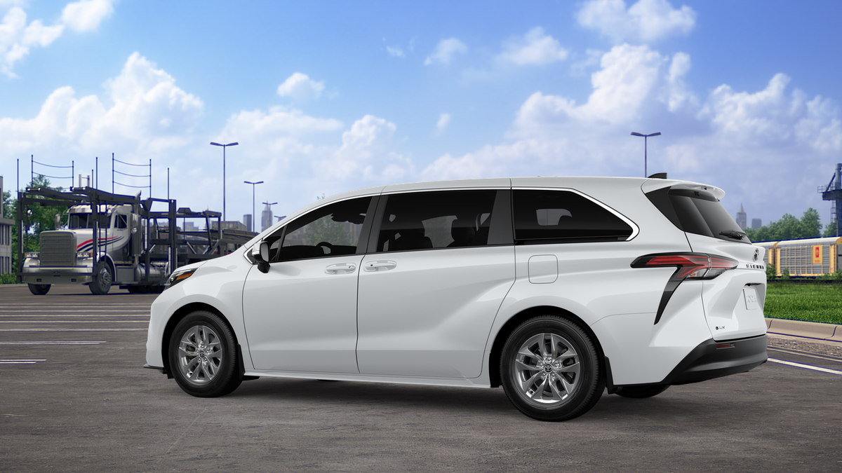 2026 Toyota Sienna LE 8 Passenger